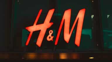 Photo "How Do I Engage Customers in MLM?"