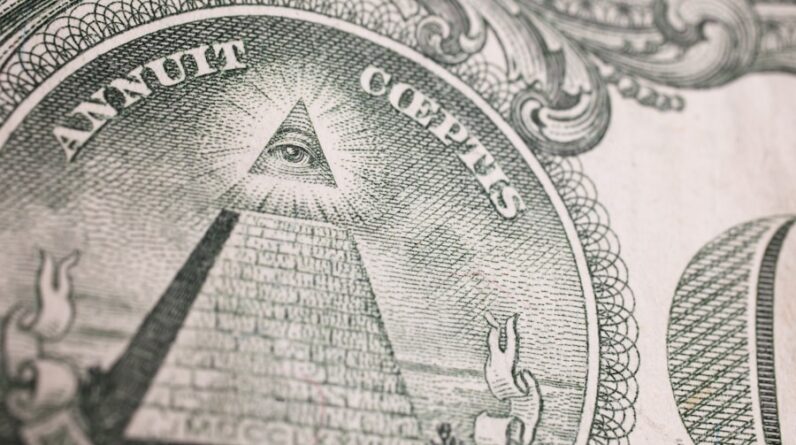 Photo "What Are the Red Flags of an Illegal Pyramid Scheme?"