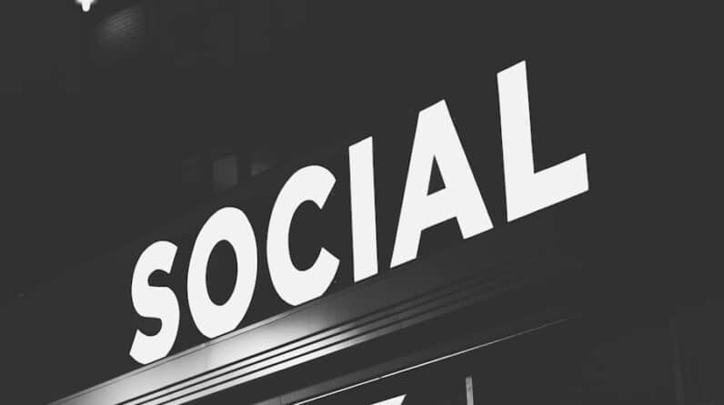 Photo "What Are the Key Differences Between MLM and Social Selling?"