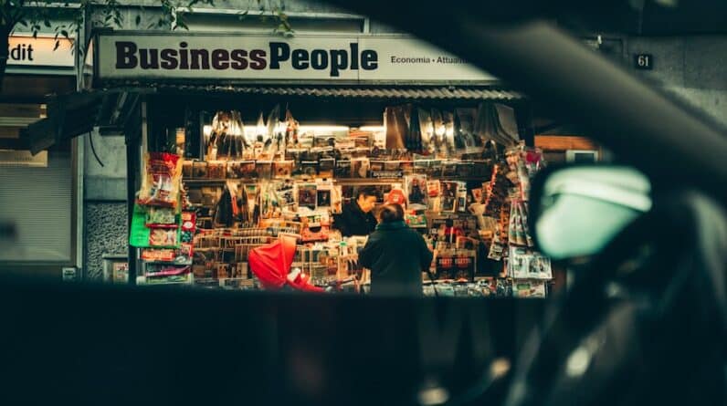 Photo "What Are the Key Differences Between MLM and Retail Sales?"