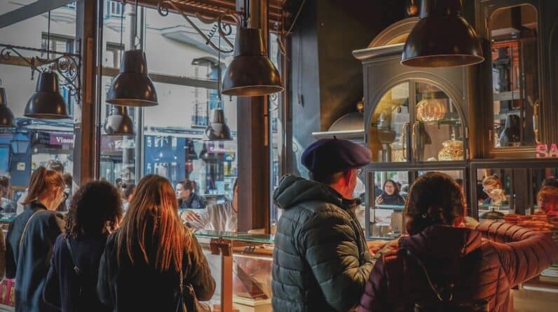 Photo "What Are the Most Effective Strategies for MLM Customer Experience Management?"