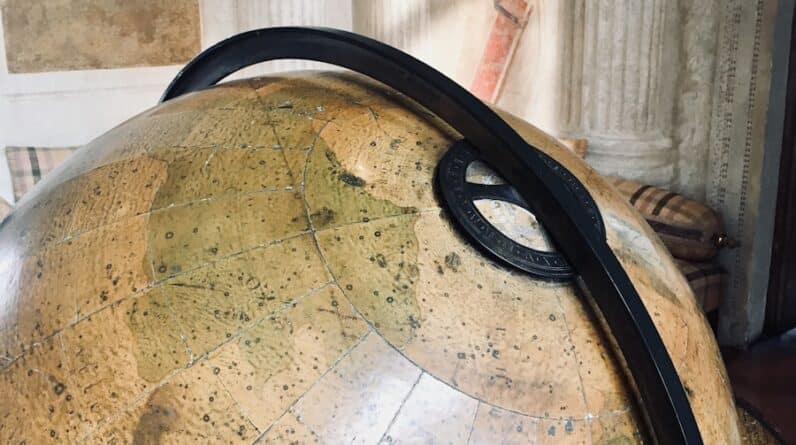 Photo "How Can I Explore the World of Travel MLM?"