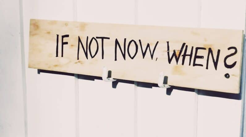 Photo "How Do I Regain Momentum in My MLM Business?"
