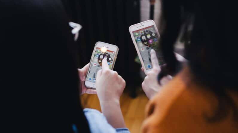 Photo "What Impact Do Mobile Apps Have on MLM?"